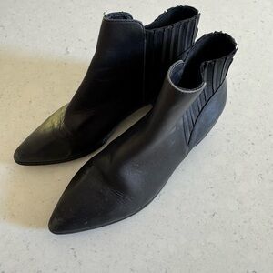 Halogen women’s black leather slip on ankle booties boots size 7.5